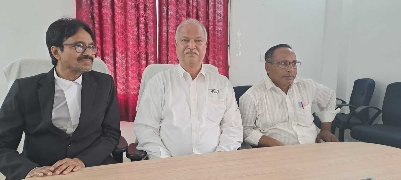 KATIHAR पश्चिम बंगाल की तरह बिहार में एकला चलो की राह अपना सकती है कांग्रेस : डॉ शकील अहमद खान