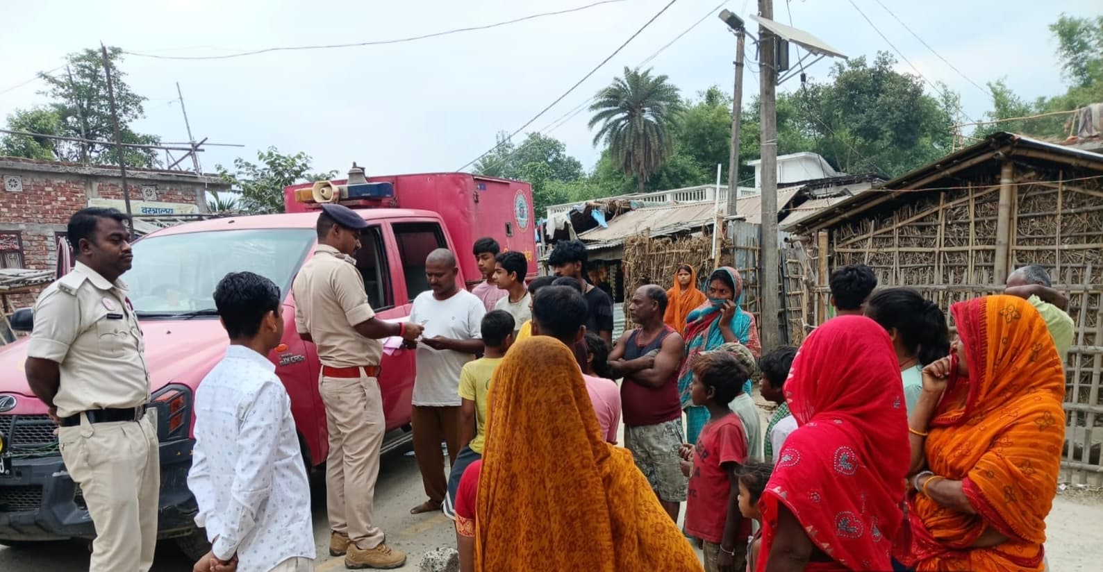 Madhepura News : झुग्गी-झोपड़ियों में अग्नि सुरक्षा को लेकर चला विशेष अभियान, लोगों को किया जागरूक