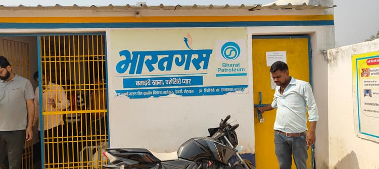 बेटियों की शादी पर गहराया गैस संकट, चार सिलिंडर के लिए भी मशक्कत, बढ़ी सख्ती