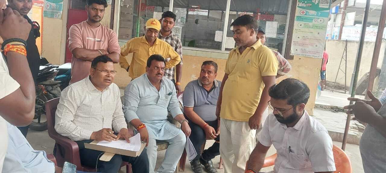 Katihar News : चार माह से वेतन नहीं मिलने पर 102 एंबुलेंस कर्मियों का आक्रोश