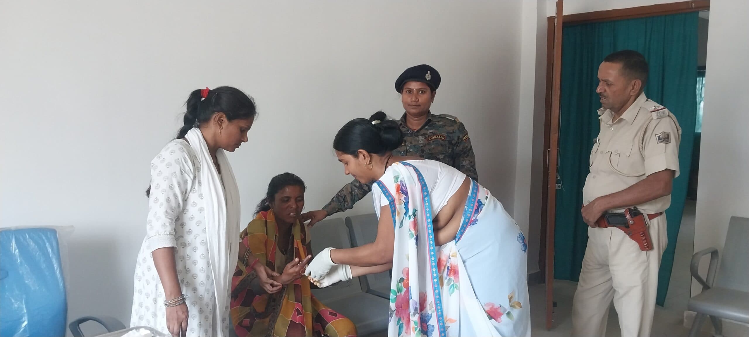 पत्नी पर धारदार हथियार से जानलेवा हमला कर पति हुआ फरार