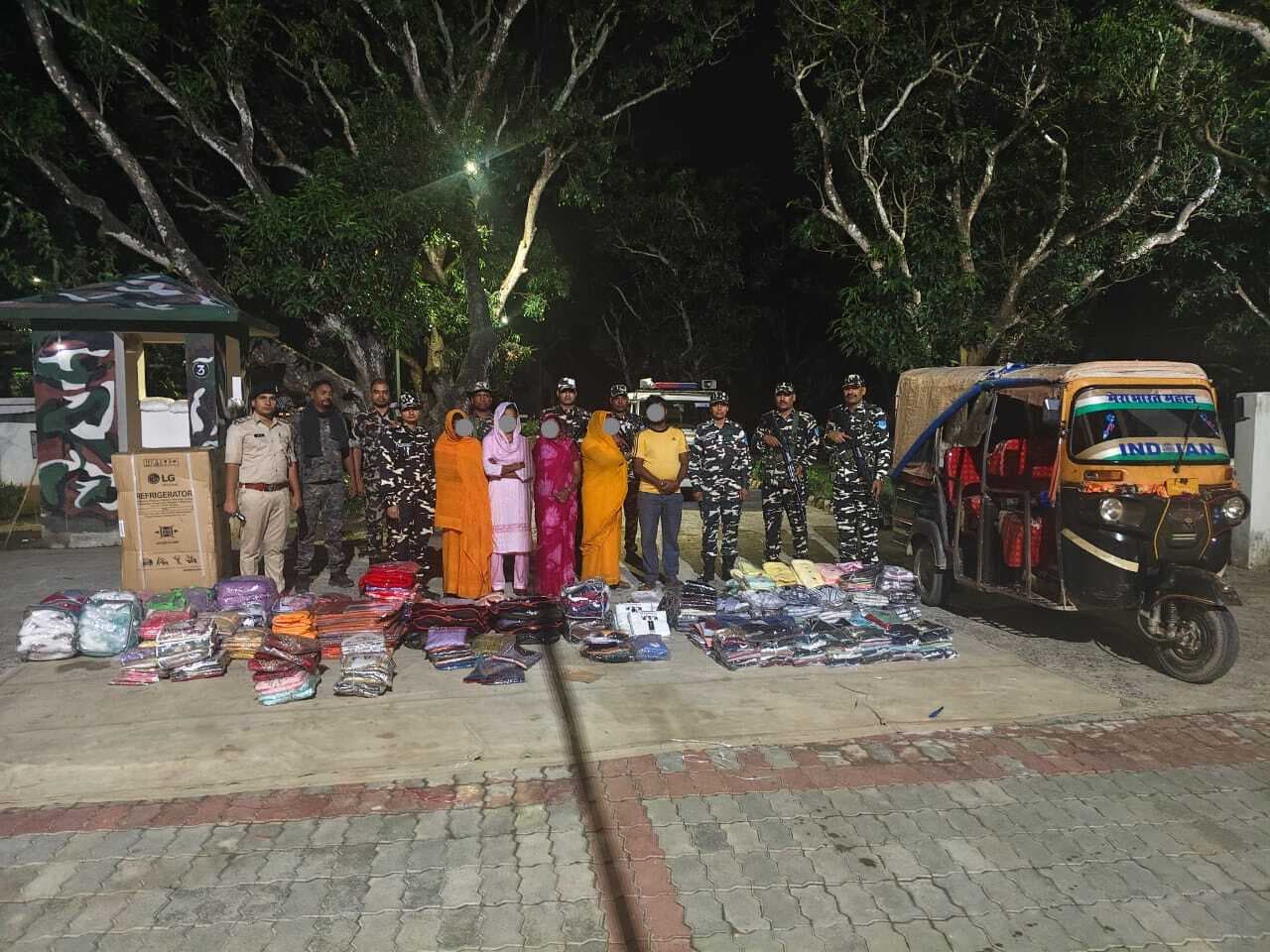 कपड़े व इलेक्ट्रॉनिक सामान की तस्करी का भंडाफोड़, पांच तस्कर गिरफ्तार