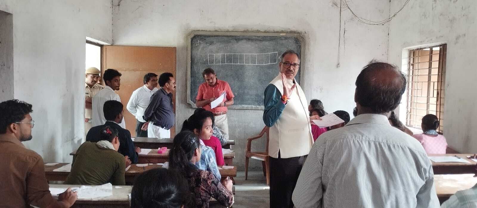 कुलपति ने किया परीक्षा केंद्र का निरीक्षण