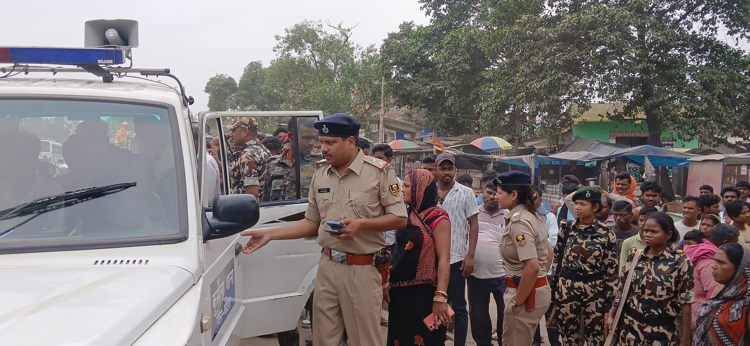 नाश्ता दुकान से शराब बरामद, तस्कर, गिरफ्ताार