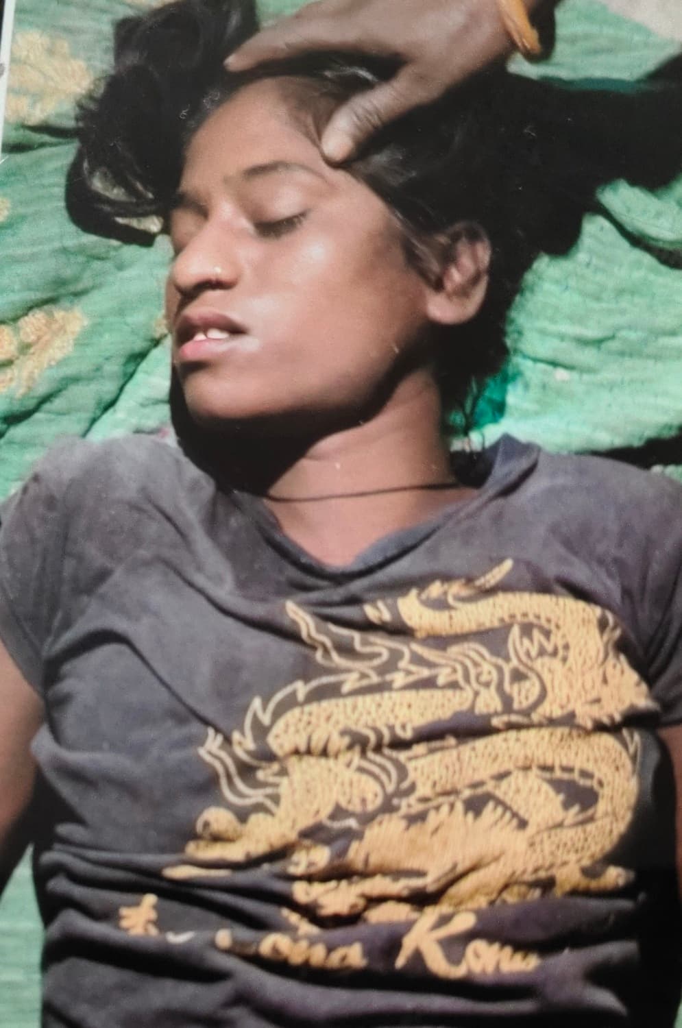 नाता-रिश्ता तोड़ पति गया परदेश तो एक बच्ची की मां ने फांसी लगा दी जान