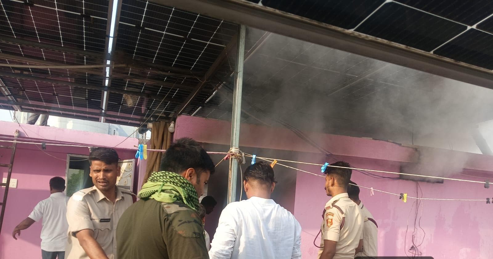 मैरेज हॉल में शॉर्ट सर्किट से लगी भीषण आग, लाखों का सामान राख