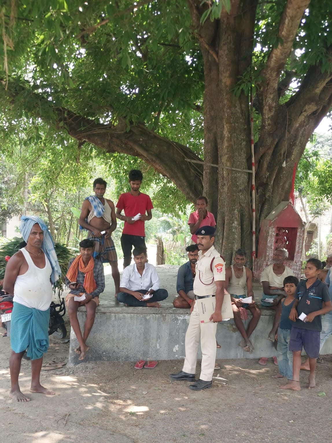 डेमो प्रदर्शन के जरिए ग्रामीणों को आग से बचाव के उपाय बताए गए