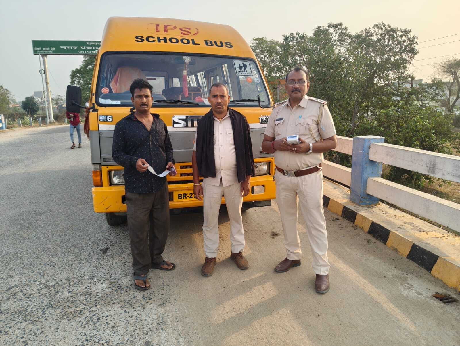 अनफिट स्कूली वाहनों पर प्रशासन सख्त, सात गाड़ियों पर एक लाख का जुर्माना