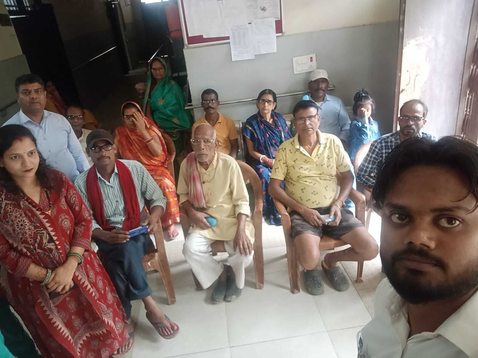 बुनियादी केंद्र में नेत्र जांच व चश्मा वितरण शिविर