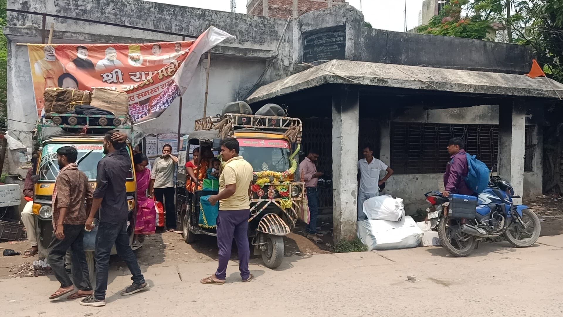 शहर में जगह-जगह अवैध ऑटो स्टैंड, नप प्रशासन उदासीन