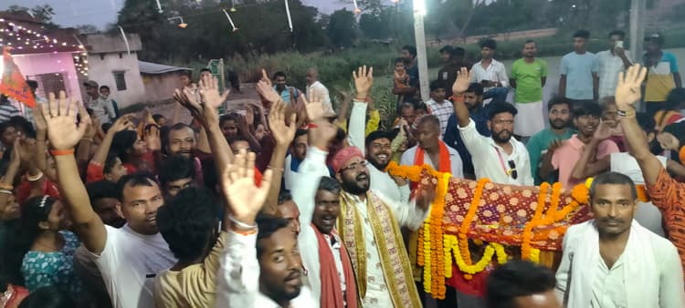 श्रीश्री 1008 महारूद्र हनुमान महायज्ञ को ले निकाली शोभायात्रा