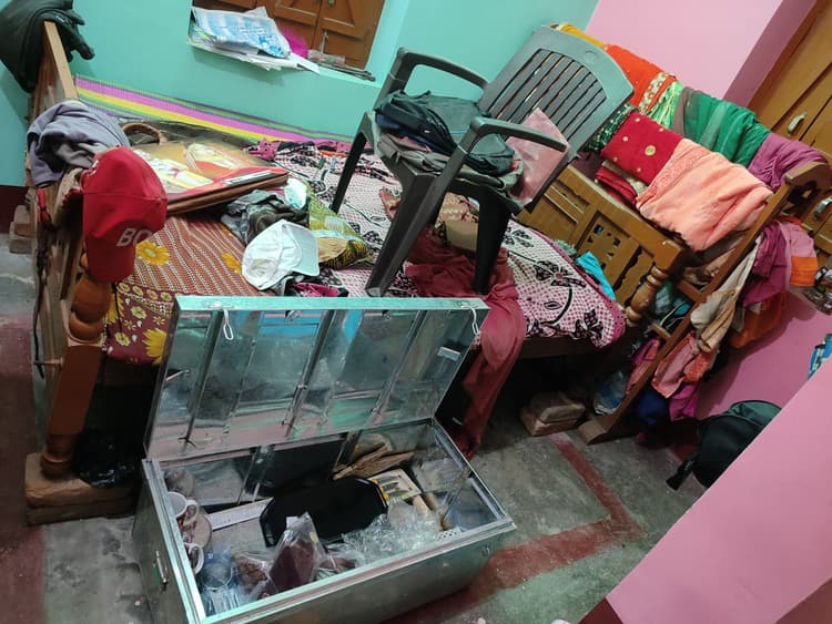 चार लाख नकदी समेत लाखों के सामान की चोरी