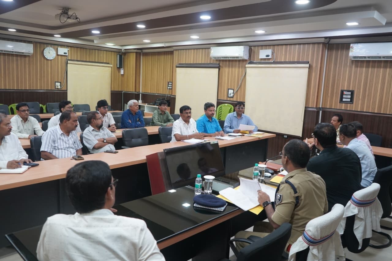 नीट की परीक्षा के सफल आयोजन को लेकर जिला स्तरीय समन्वय समिति की हुई बैठक