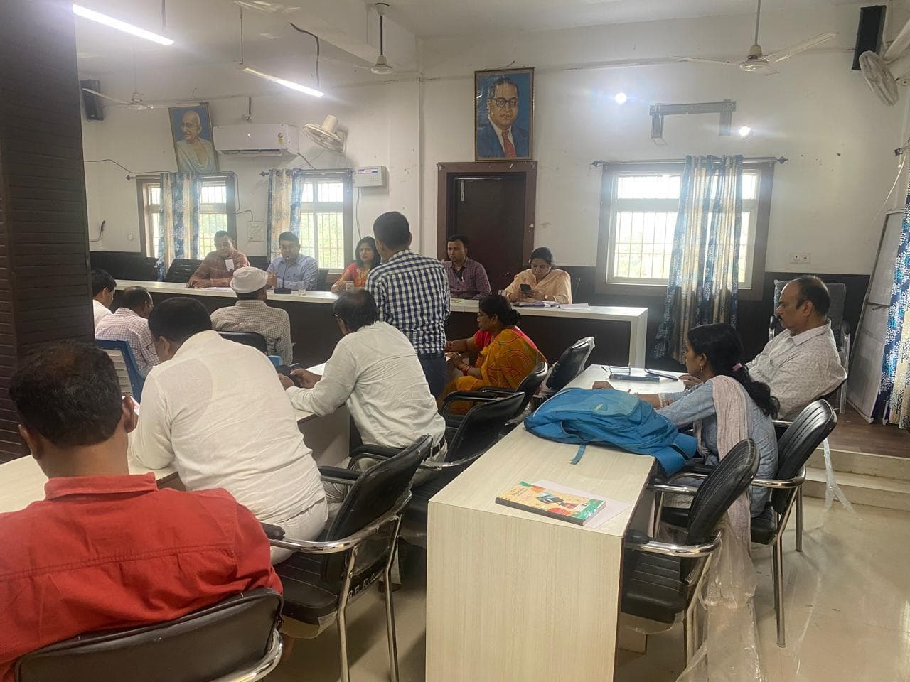 बेलागंज में गर्मी से निबटने को बैठक, लापरवाही पर कार्रवाई की चेतावनी