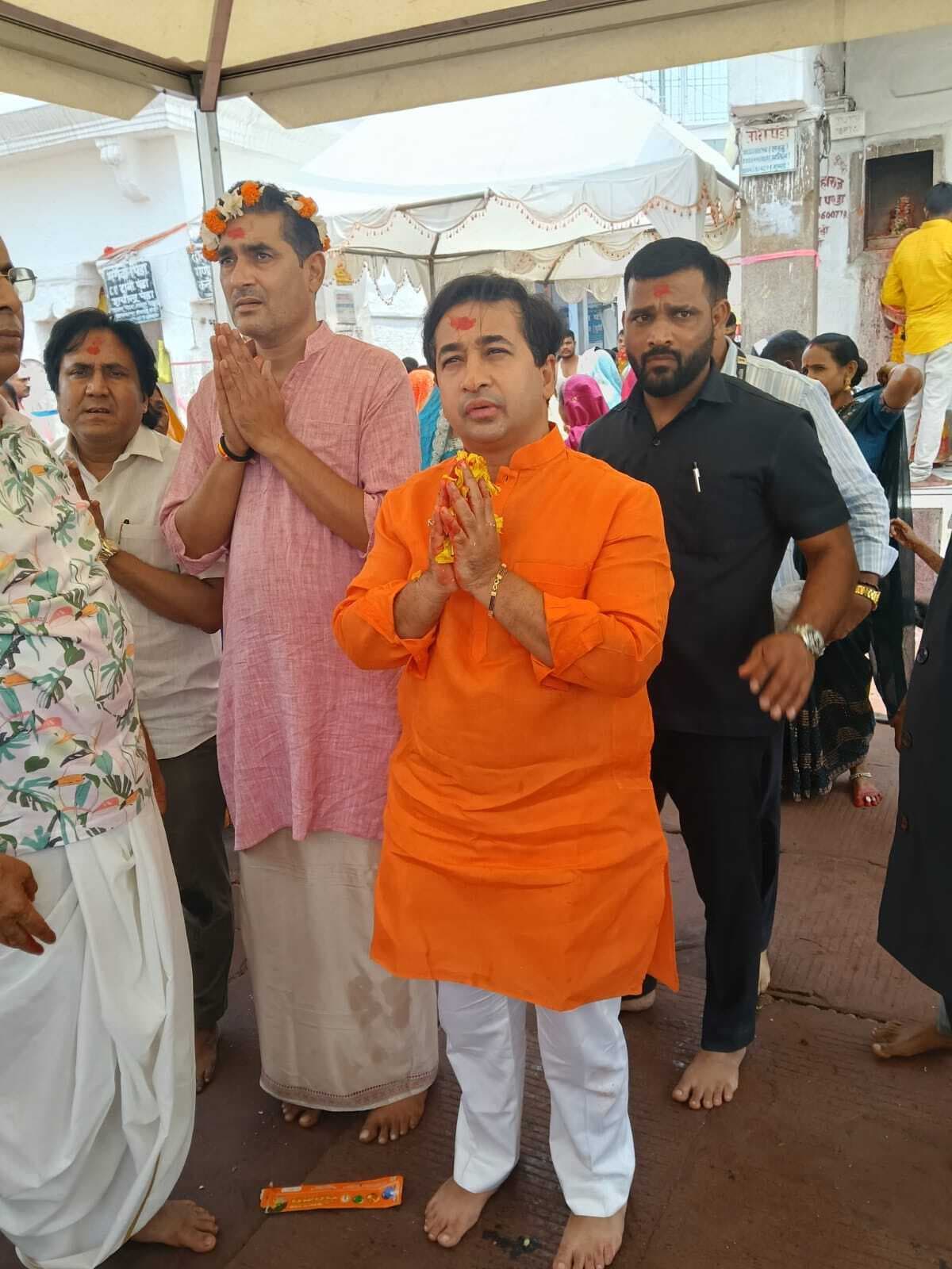 Deoghar News : महाराष्ट्र के मंत्री नितेश राणे ने बाबा बैद्यनाथ के दरबार में लगायी हाजिरी