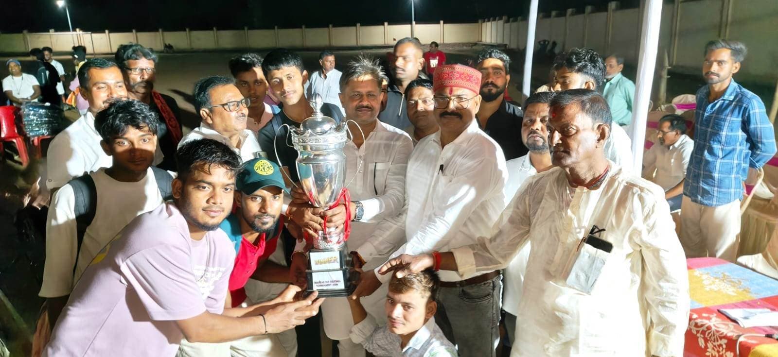 रोमांचक मुकाबले में मुबारकचक ने शीतलपुर को हराकर जीता खिताब