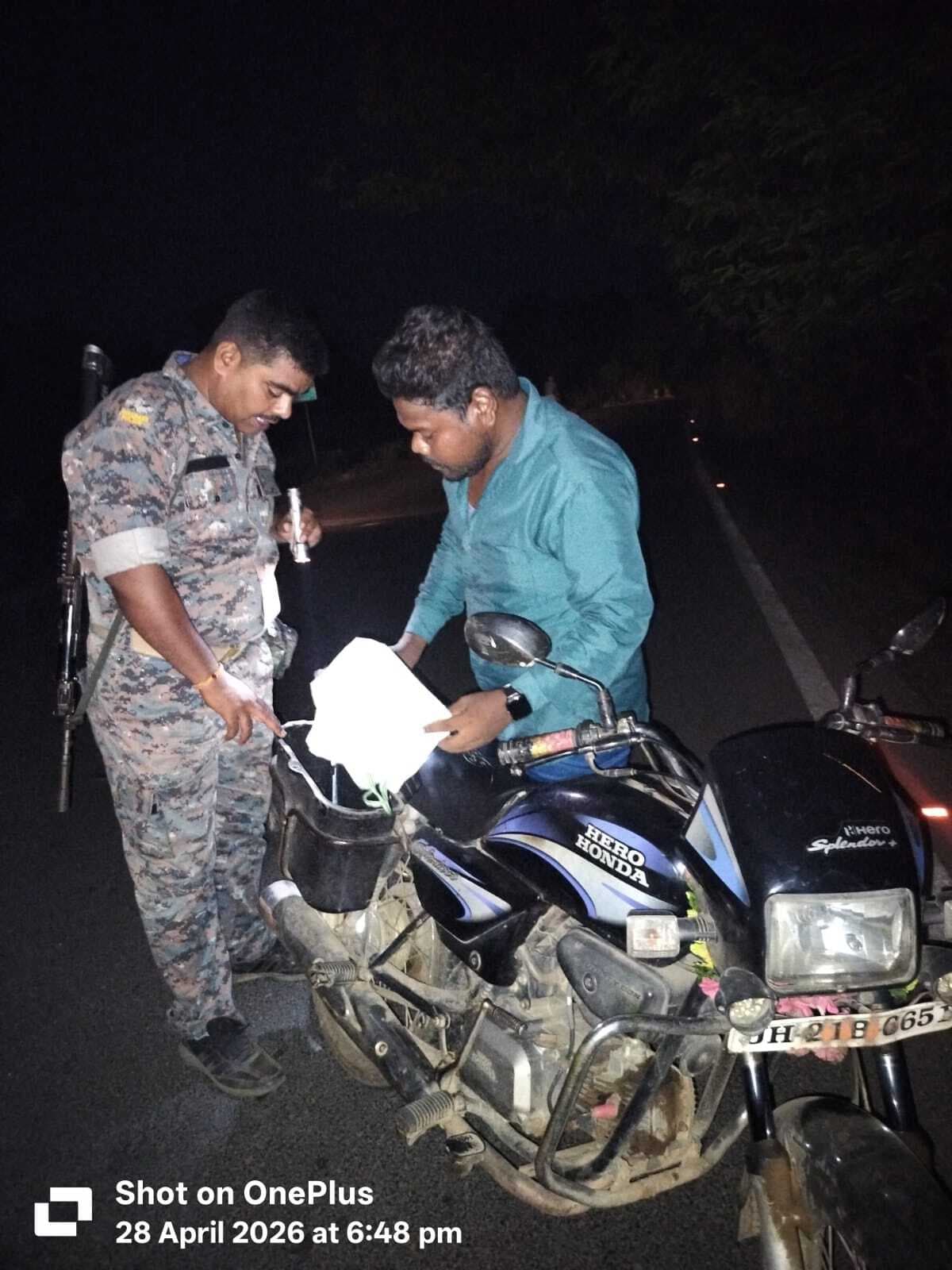 चितरा में एंटी क्राइम के तहत वाहनों की जांच