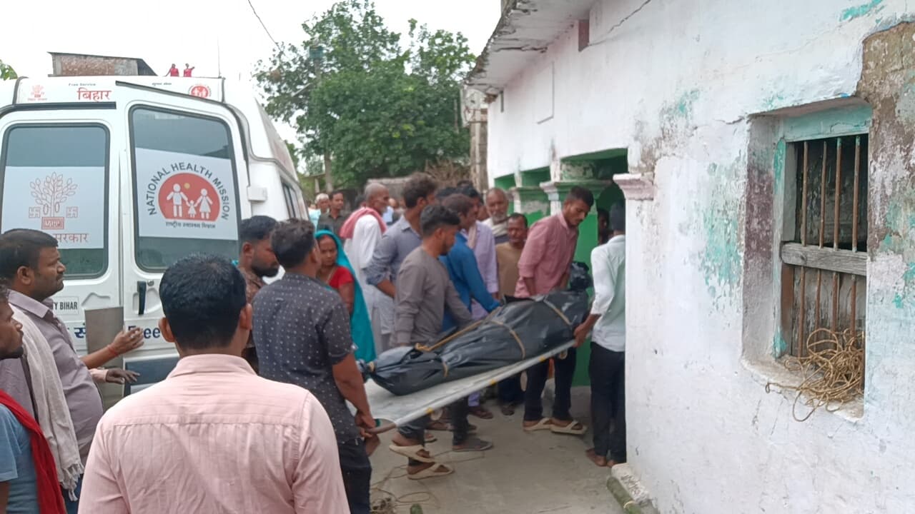 सड़क दुर्घटना में संतोष की मौत के बाद परिजनों पर टूटा दुखों का पहाड़