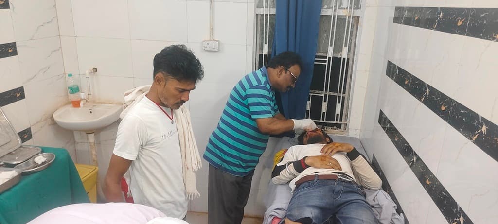 दो अलग-अलग घटनाओं में दो युवक गंभीर रूप से घायल, बांका रेफर