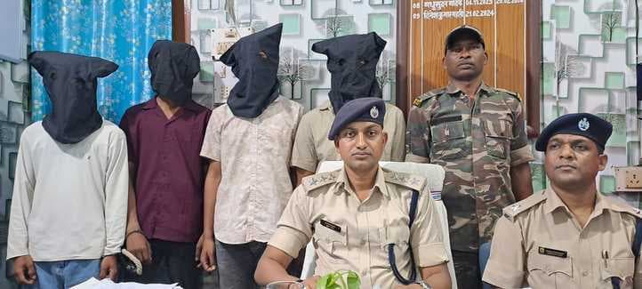 गोड्डा पुलिस ने चोरी की तीन बाइकों के साथ चार अपराधियों को किया गिरफ्तार, भेजा जेल