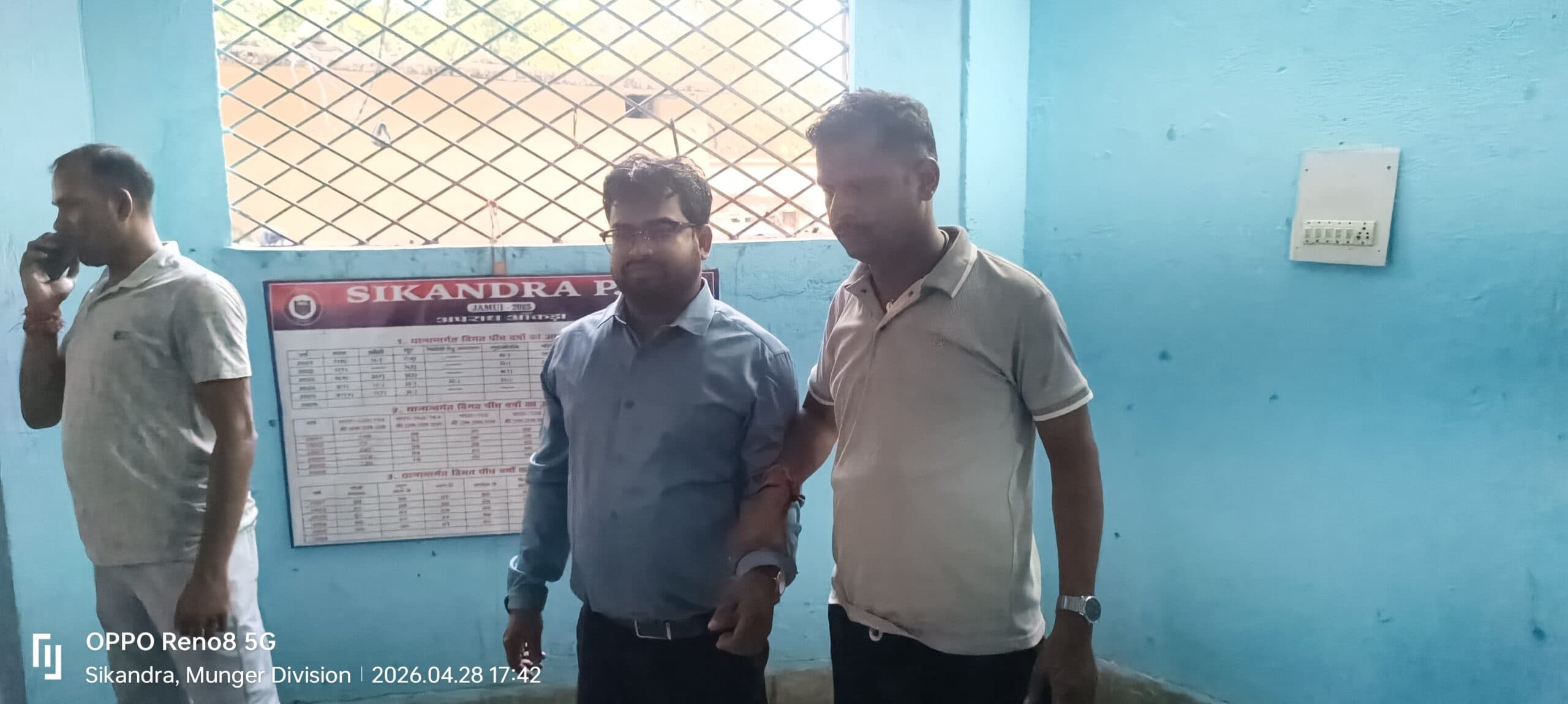 सिकंदरा नपं के ईओ संतोष कुमार को 50 हजार रुपये रिश्वत लेते निगरानी ने दबोचा