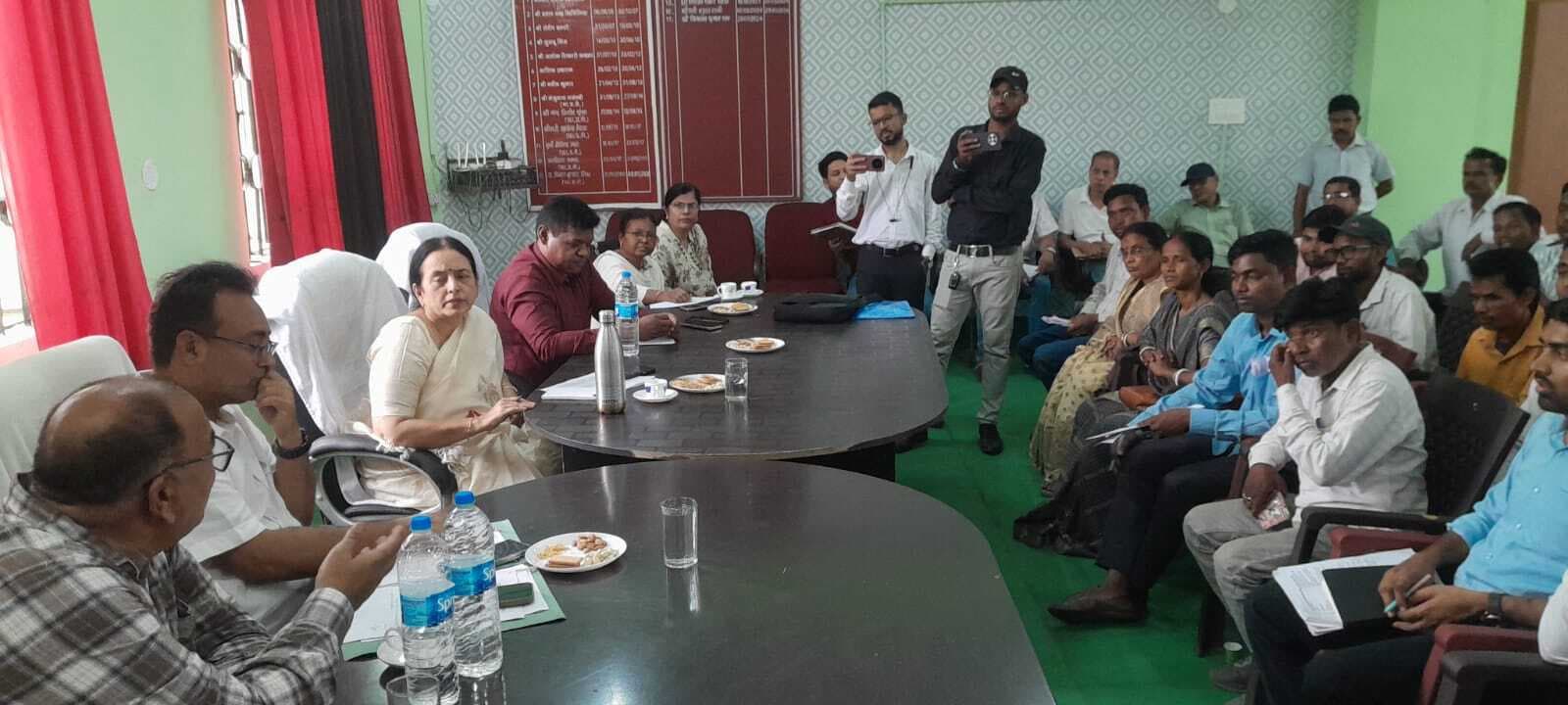 Seraikela Kharsawan News : पुनर्वास स्थलों पर अवैध कब्जे की शिकायत की गयी