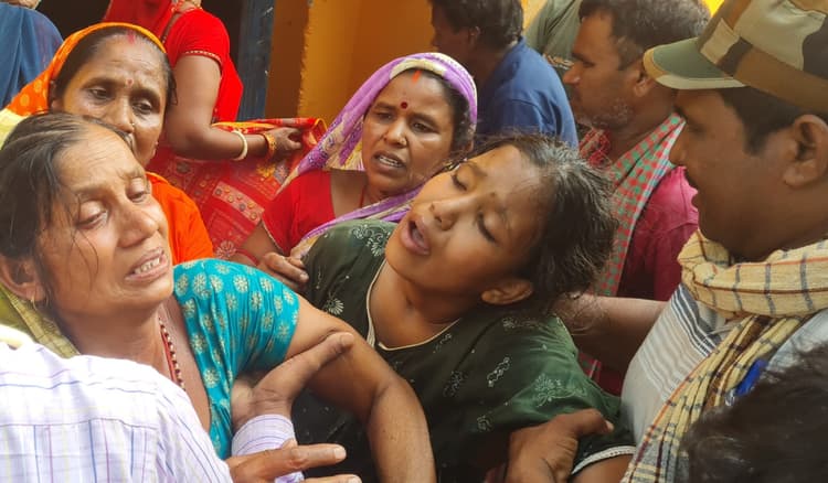 Dhanbad News: दंपती का शव पहुंचते ही बागदाहा में मचा कोहराम