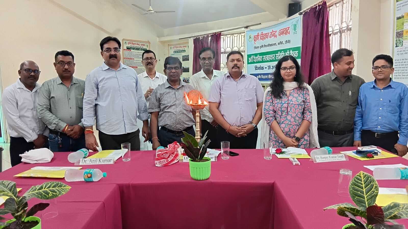 Dhanbad News: किसानों को योजनाओं का लाभ दिलायें : डॉ एस कर्मकार