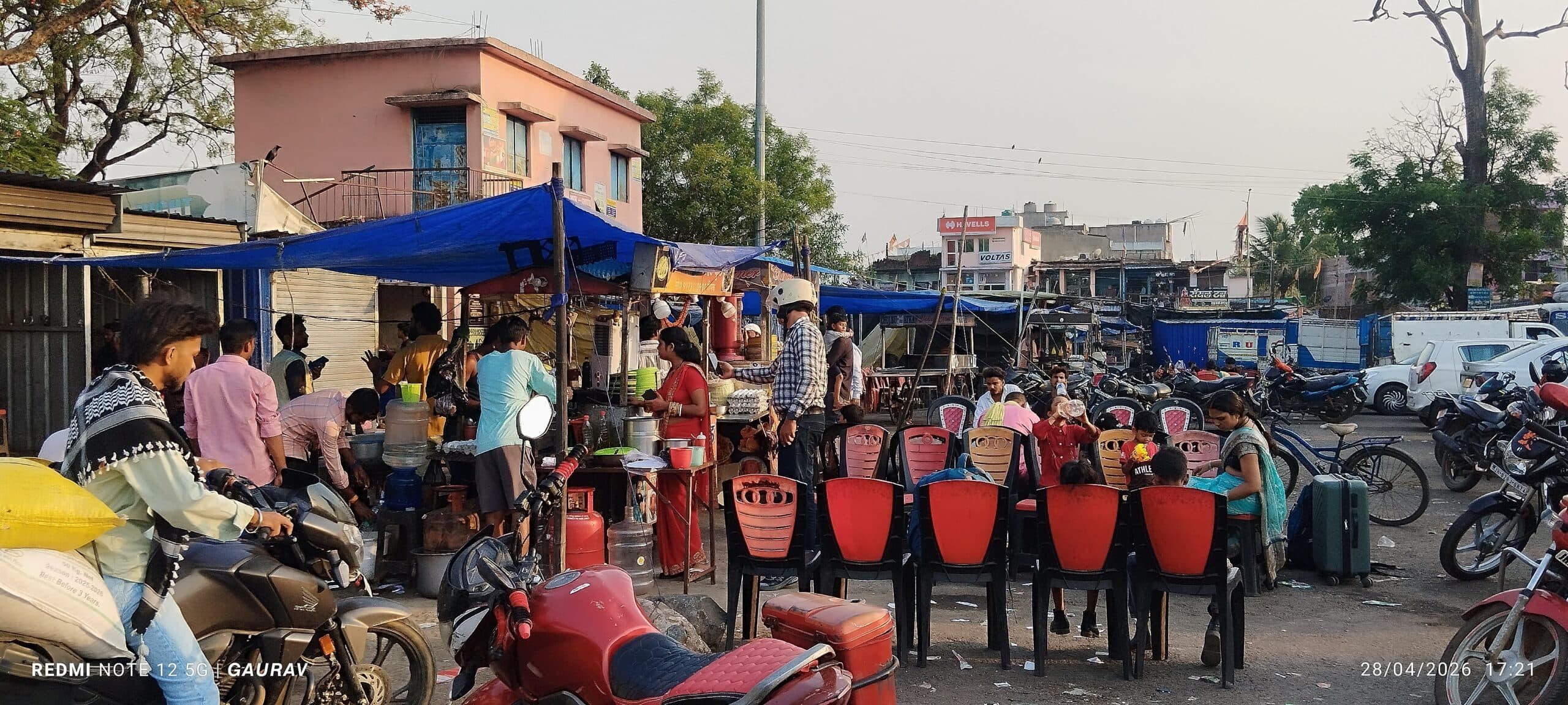 Giridih News : स्ट्रीट फूड की दुकानों पर प्रशासन का कोई अंकुश नहीं