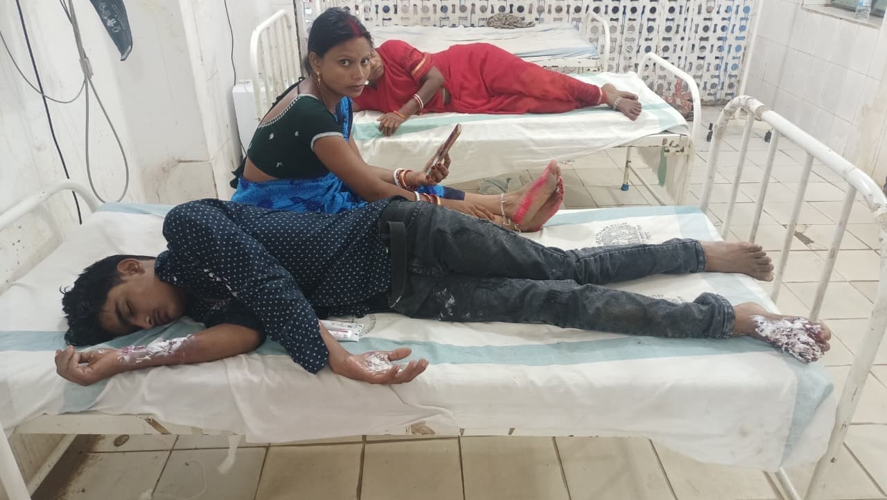 BANKA  सड़क दुर्घटना में युवक गंभीर रूप से घायल, देवघर रेफर