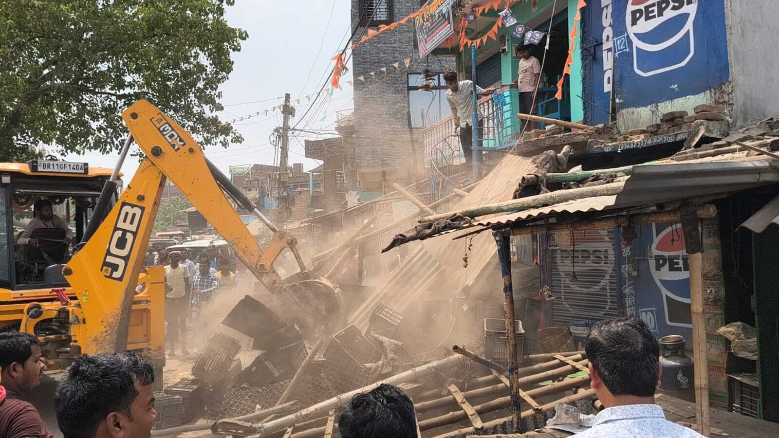 MUNGER नगर पंचायत संग्रामपुर में चलाया गया अतिक्रमण हटाओ अभियान