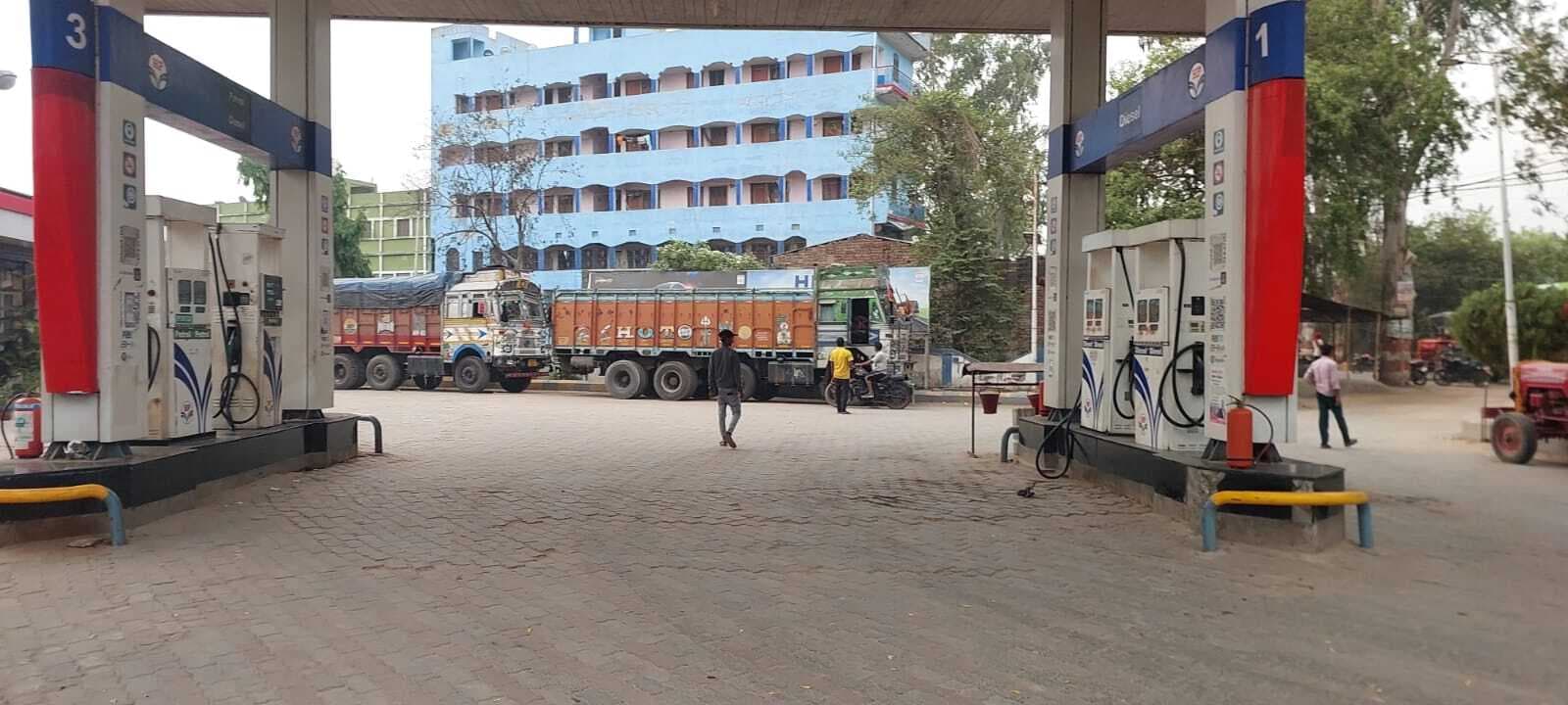 LAKHISARI किस पेट्रोल पंप पर कब समाप्त होगा पेट्रोल व डीजल, पता नहीं, एक माह तक करना पड़ता है एलपीजी का इंतजार