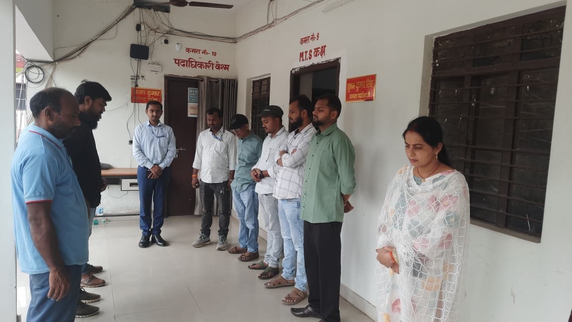 MADHEPURA सुल्तानगंज के ईओ कृष्ण कुमार की हत्या पर आक्रोश, मुरलीगंज में शोकसभा