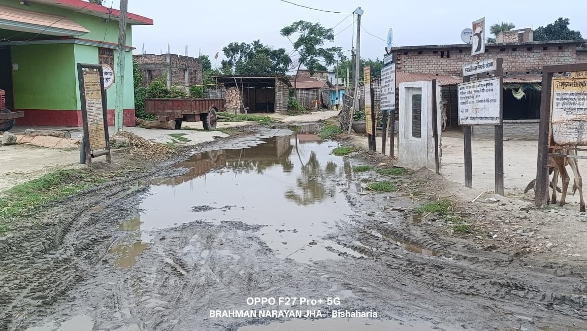 Katihar News : नाला नहीं बनने से रहिका टोला में जलजमाव, ग्रामीणों में आक्रोश, बीमारियों का बढ़ा खतरा