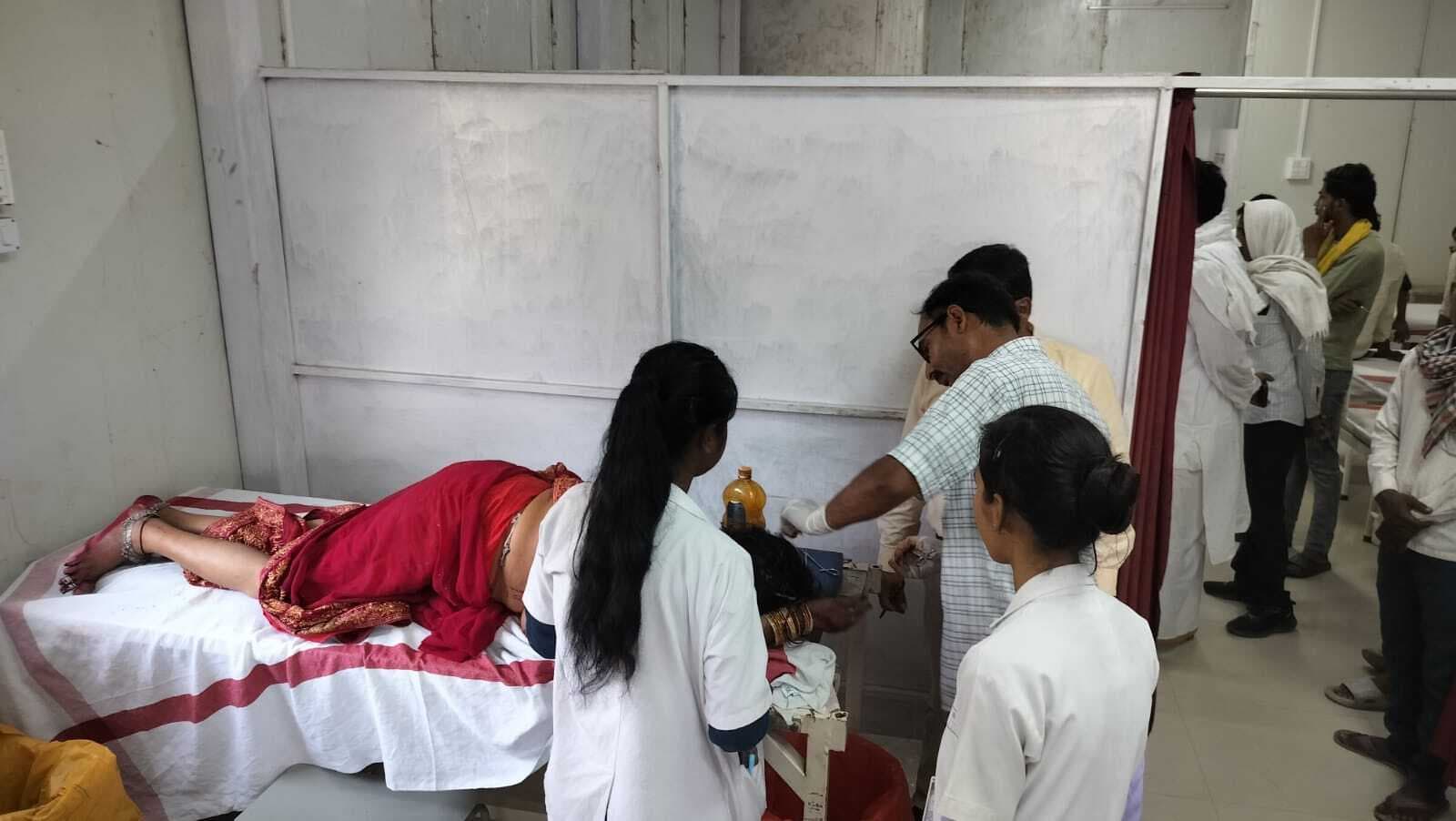 पुरूषोत्तमपुर के समीप दो बाइकों की टक्कर में महिला घायल