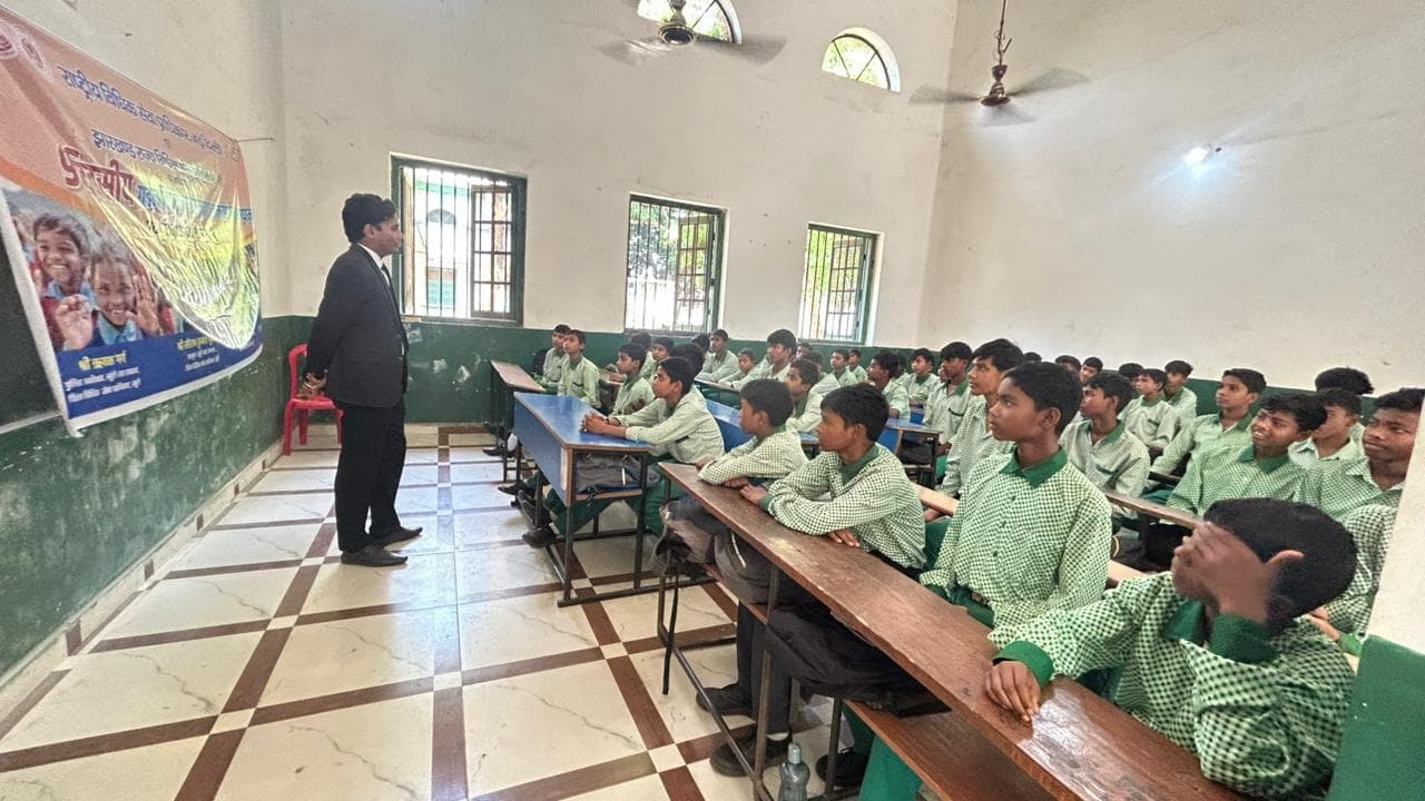 विद्यार्थियों को किया गया जागरूक