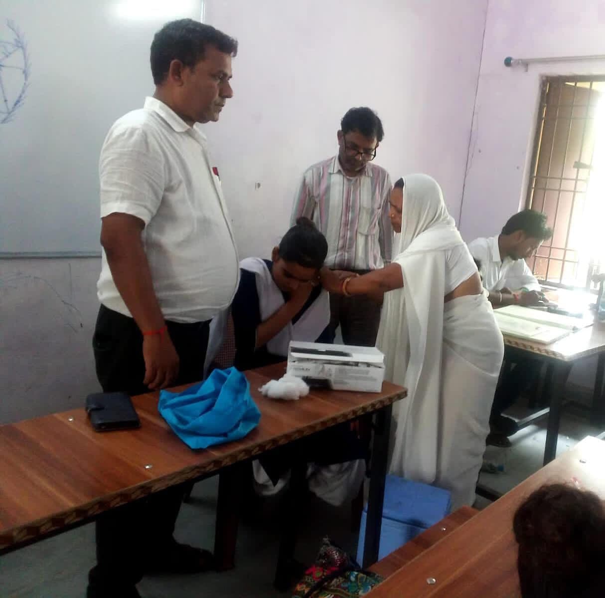 बापू इंटर विद्यालय में छात्राओं को दी गयी सर्वाइकल कैंसर से बचाव की जानकारी