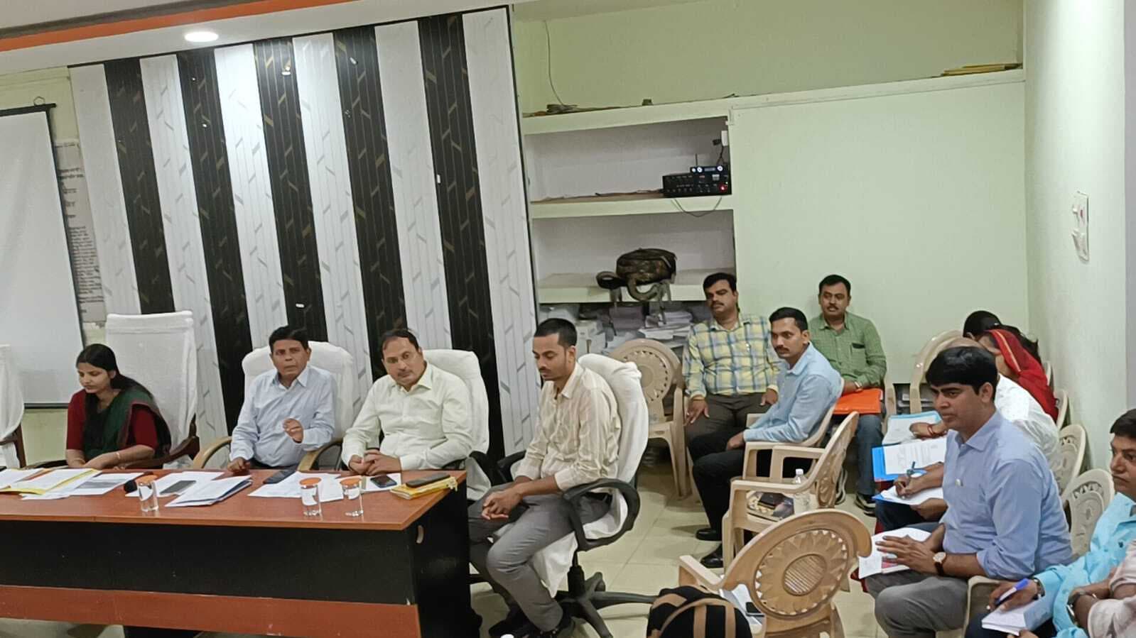 नगर निगम की बोर्ड बैठक में विकास योजनाओं पर मुहर, शहर में दूधिया रोशनी की तैयारी