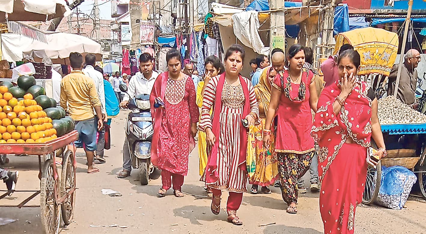 तापमान 37 डिग्री पहुंचा,  धूप और उमस से लोग बेहाल