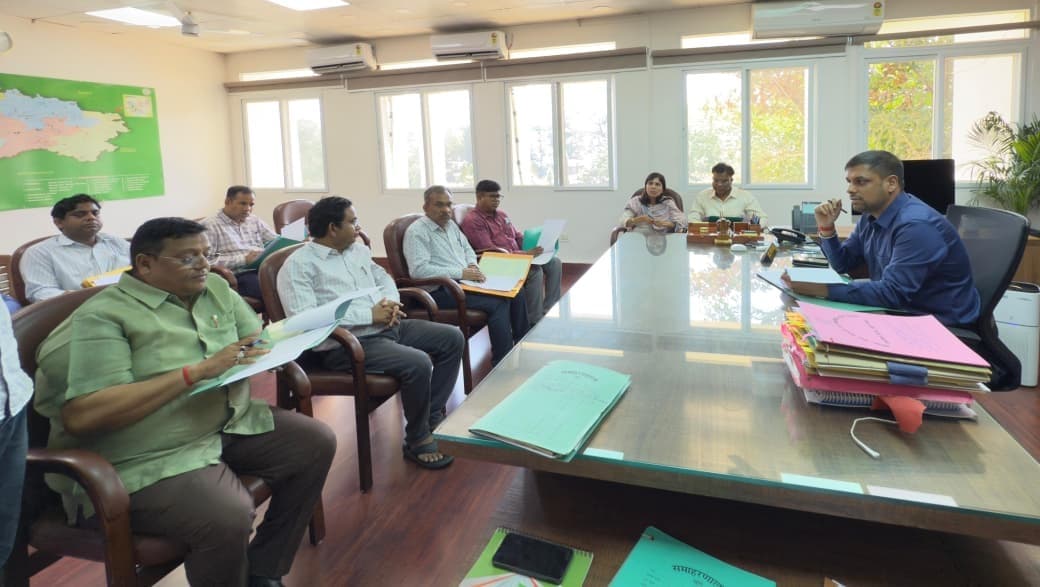 बरसात से पूर्व नालियों की करें सफाई : डीसी