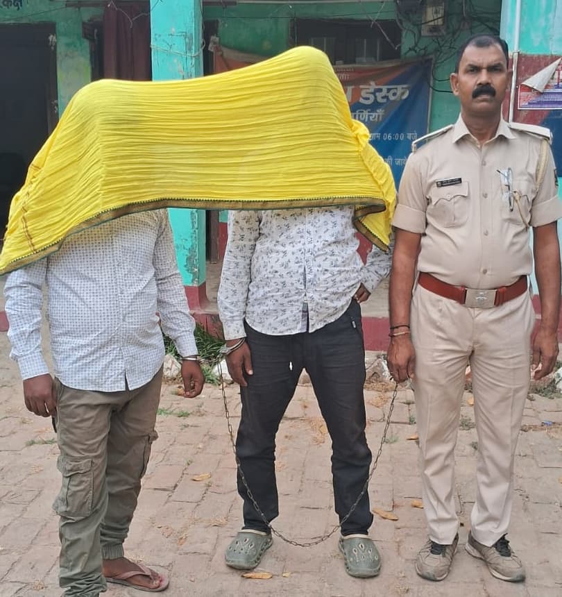 दो वारंटी को पुलिस ने किया गिरफ्तार