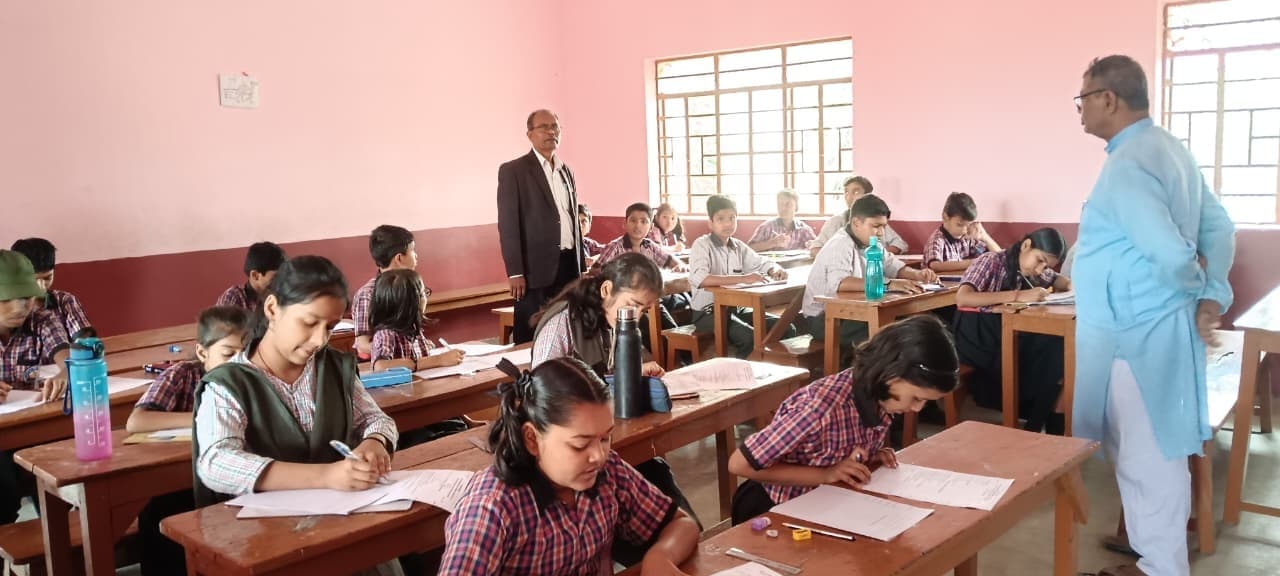 सरस्वती शिशु मंदिर में संकुल स्तरीय 161 मेधावी छात्र-छात्राओं ने दी परीक्षा