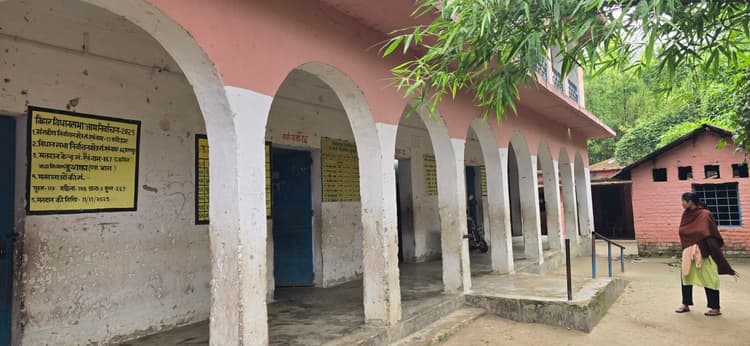 शिक्षकों पर कार्रवाई नहीं होने से लोगों ने बच्चों को पढ़ाने से किया मना