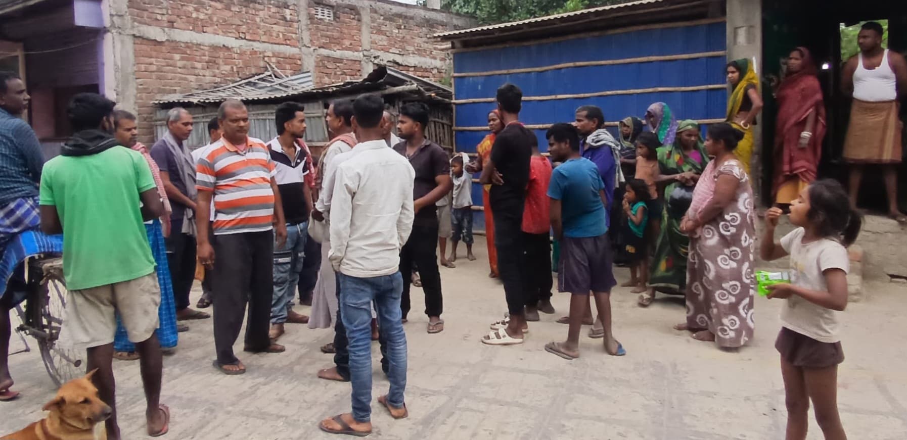 कुरसेला बस्ती से घर के दरवाजे पर खड़े ट्रैक्टर व ट्रॉली की चोरी