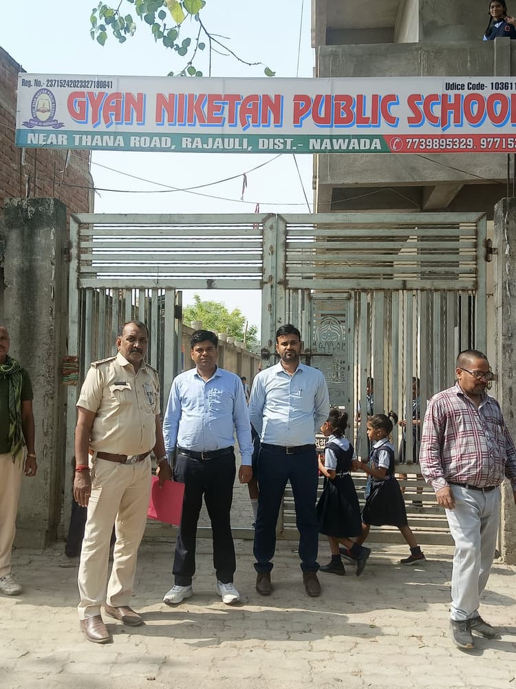 स्कूली वाहनों पर प्रशासन का एक्शन, 23 बस-वैन पर 3.10 लाख का जुर्माना