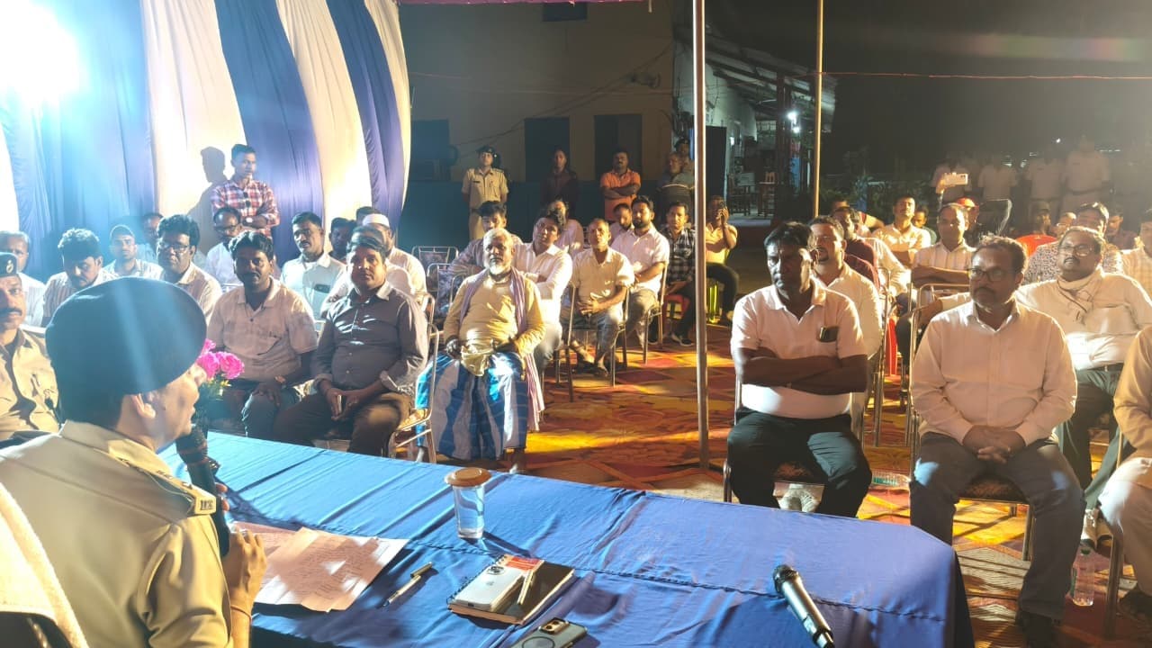 टेढ़ागाछ थाना में जनसुनवाई-सह-पुलिस-पब्लिक संवाद , लोगों ने खुलकर अपनी समस्याएं रखीं.