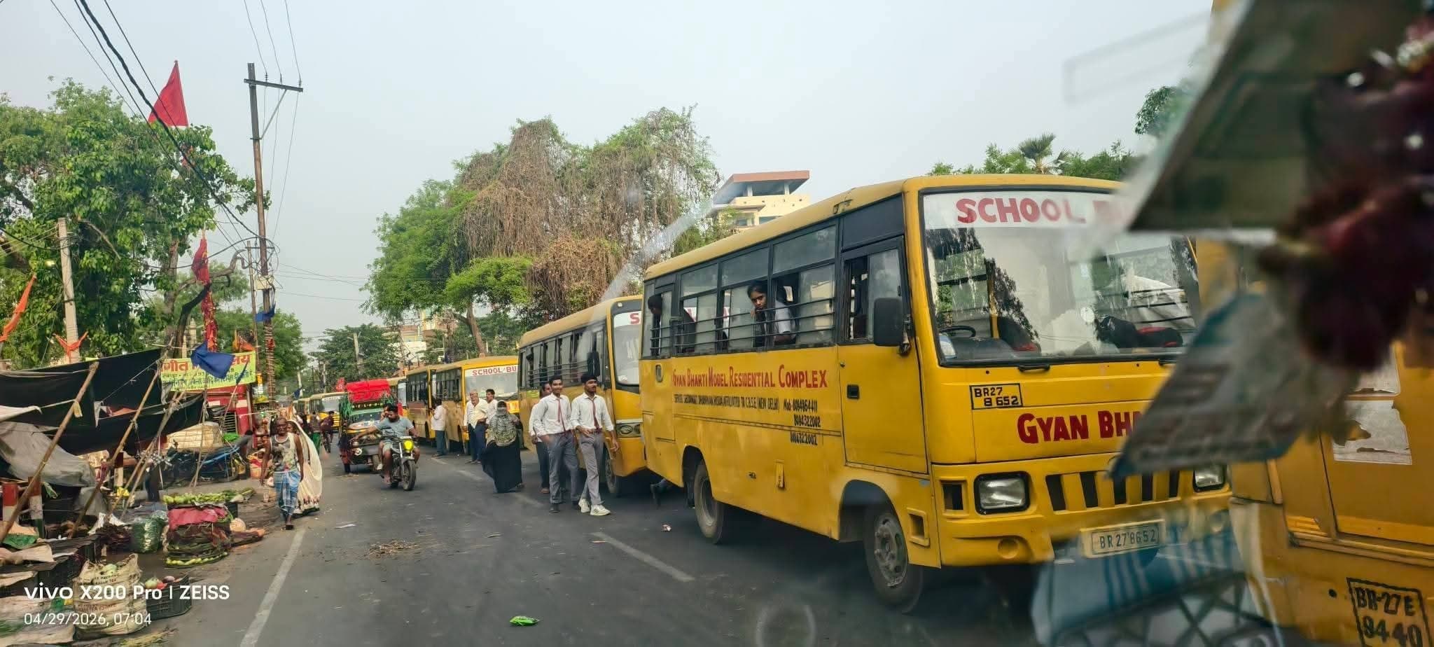 रंगदारी को लेकर ट्रक ड्राइवर से मारपीट, वाहनों का घंटों लगा रहा लंबा जाम