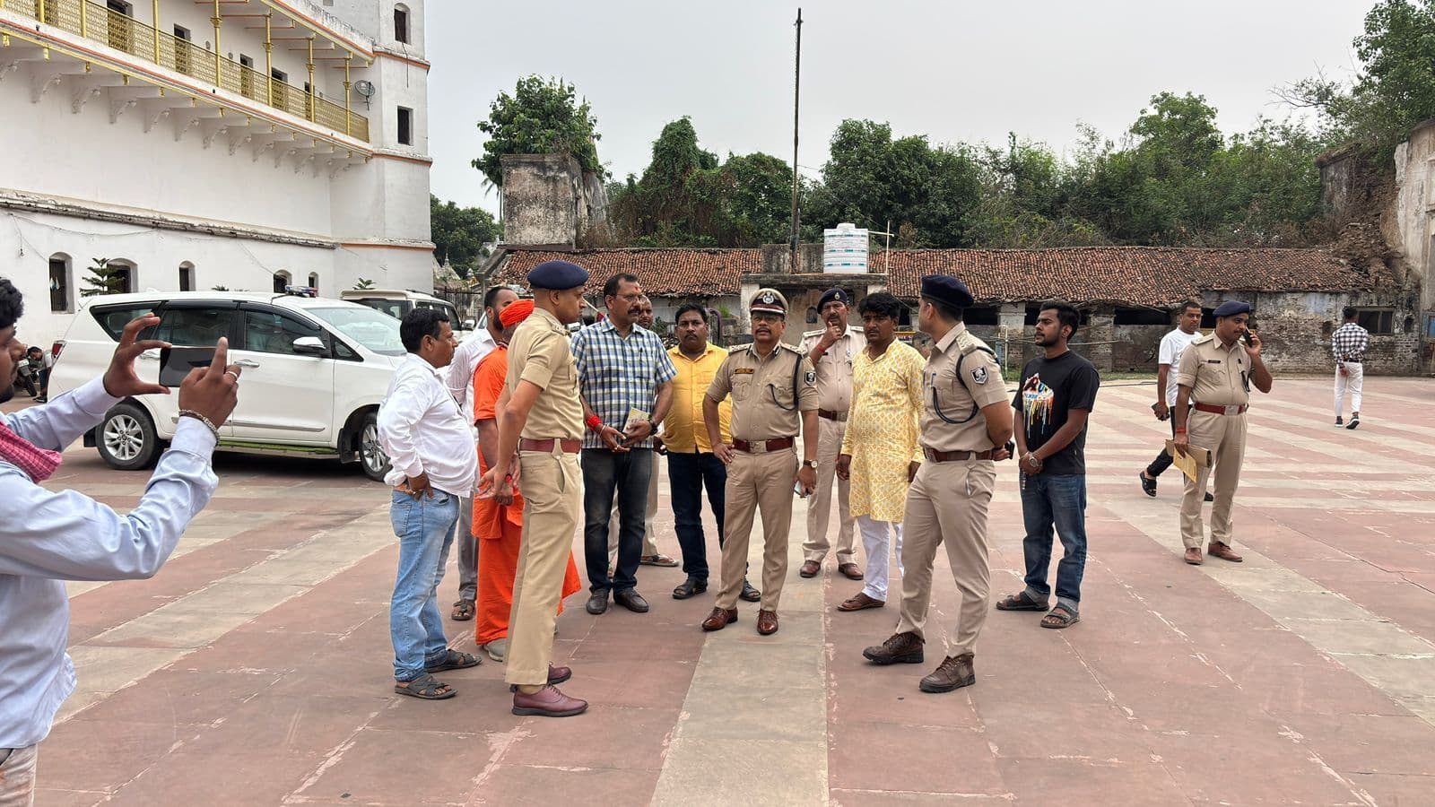 मुख्यमंत्री के प्रस्तावित दौरे को लेकर बोधगया मठ परिसर का निरीक्षण