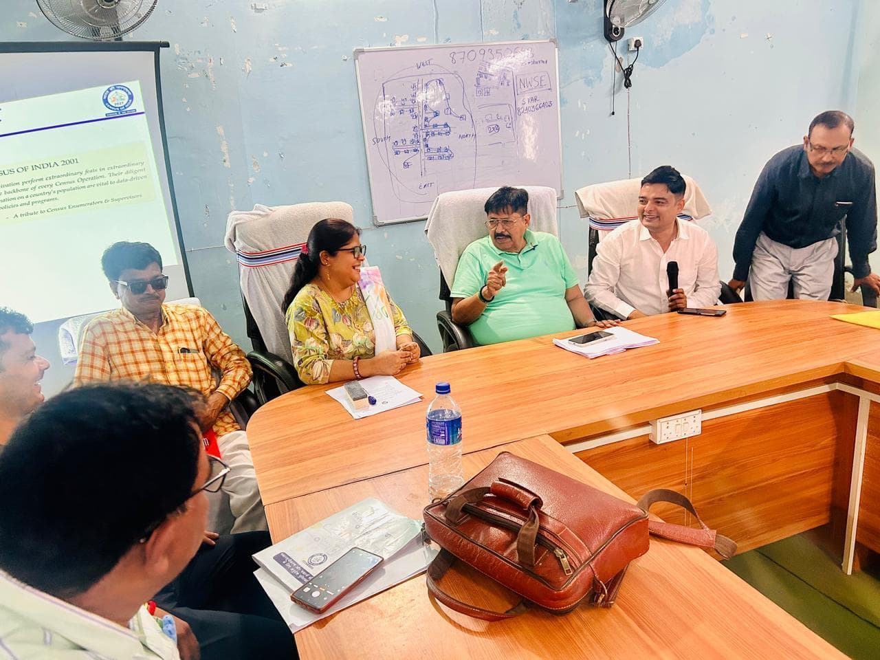 जनगणना 2027 को लेकर प्रगणकों को नजरी नक्शा की दी गयी जानकारी
