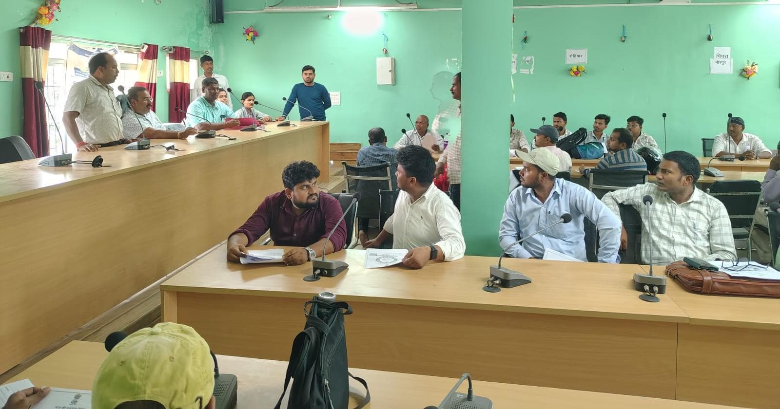 जनगणना को लेकर प्रगणकों के साथ बीडीओ ने की बैठक